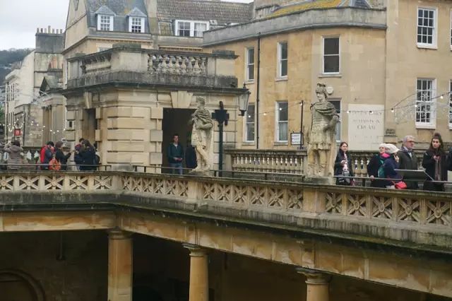 图4 露天浴场是典型的古罗马建筑