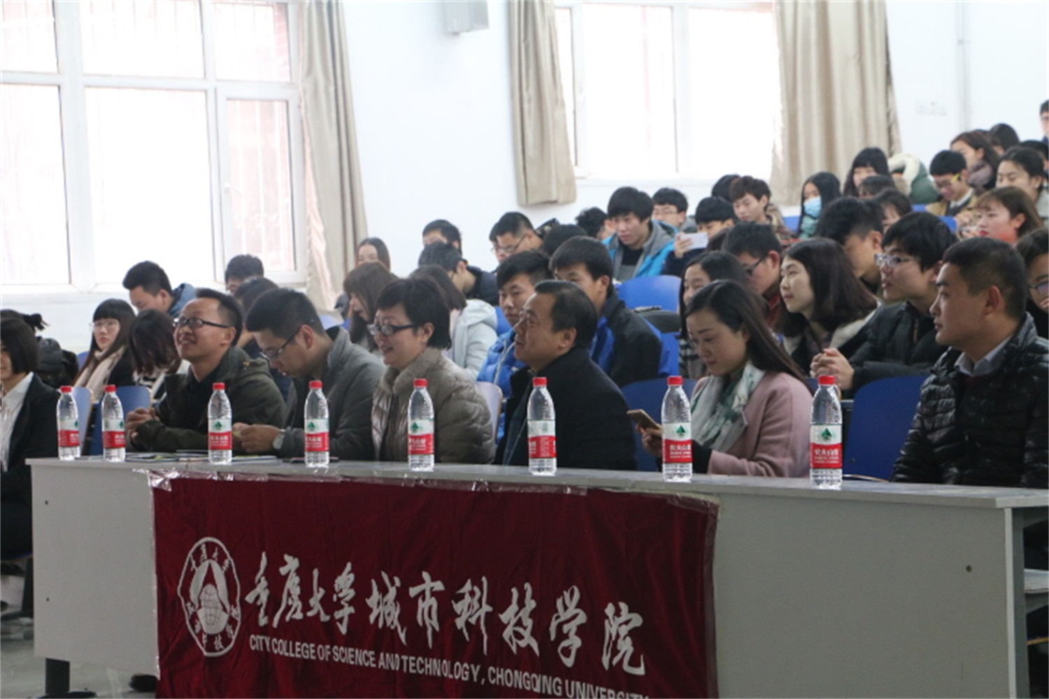 教室见面会看望交换生