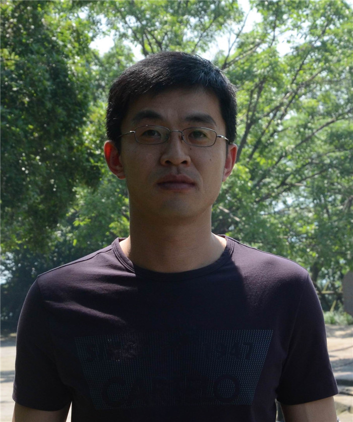 段旻照片