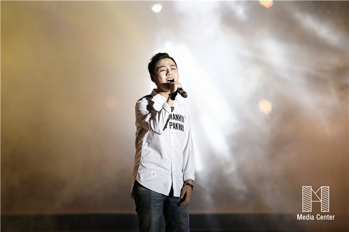 袁子仪《逆光》-1