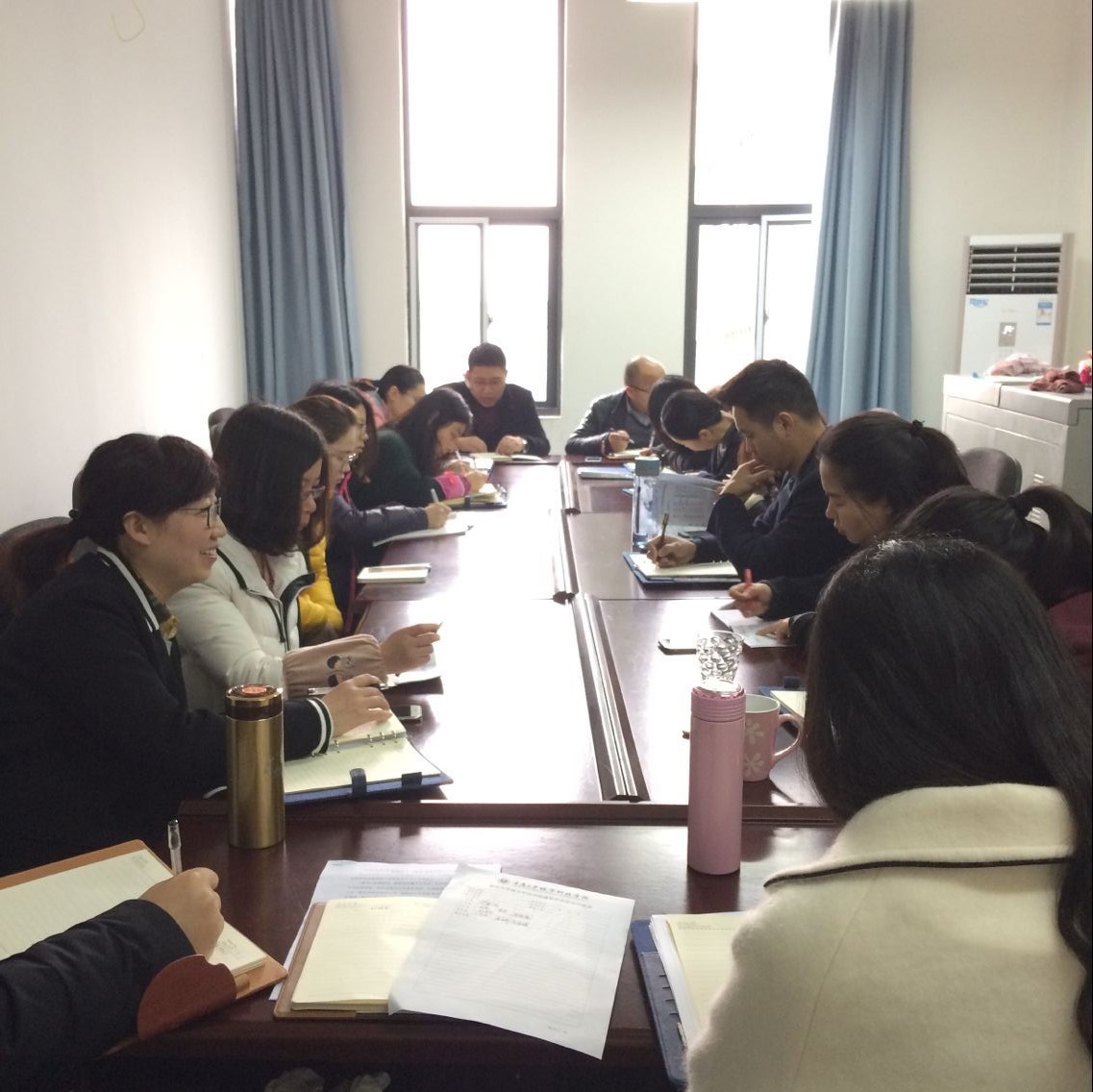 建筑管理学院召开新学期第一次学工例会
