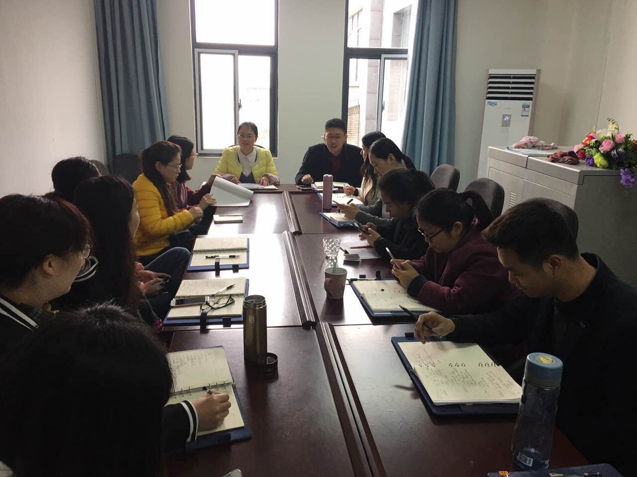 建筑管理学院组织全体辅导员学习中共中央 国务院印发的《关于加强和改进新形势下高校思想政治工作的意见》