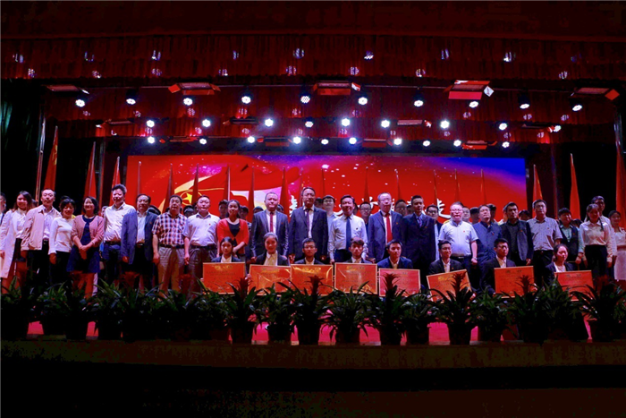 图片26合影留念