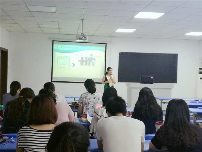 图片6 余璞：独立学院人文素质教育工作的开展培训