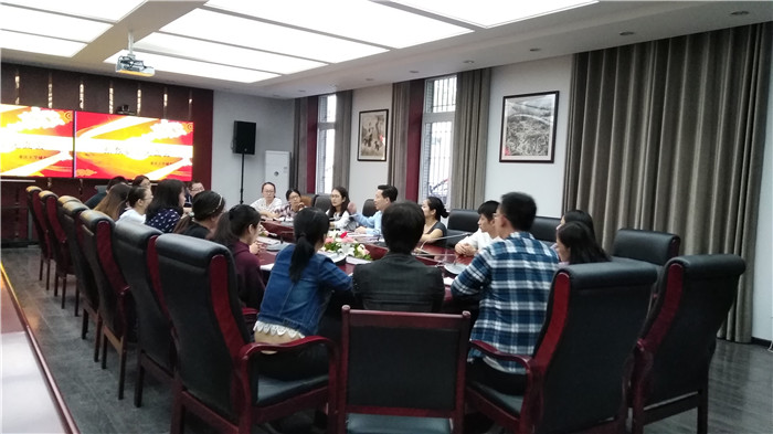 126198416705991043_副本