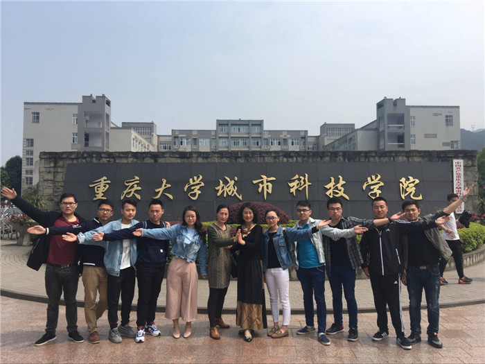 建筑管理学院毕业设计教改小组师生合照