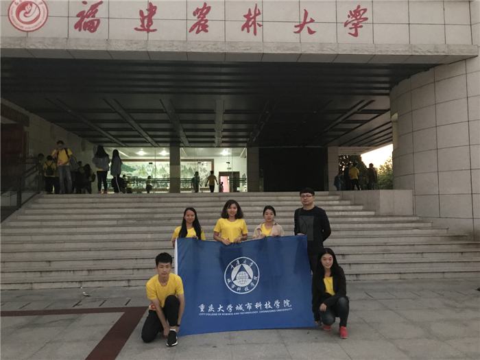 参赛队员与指导教师合影