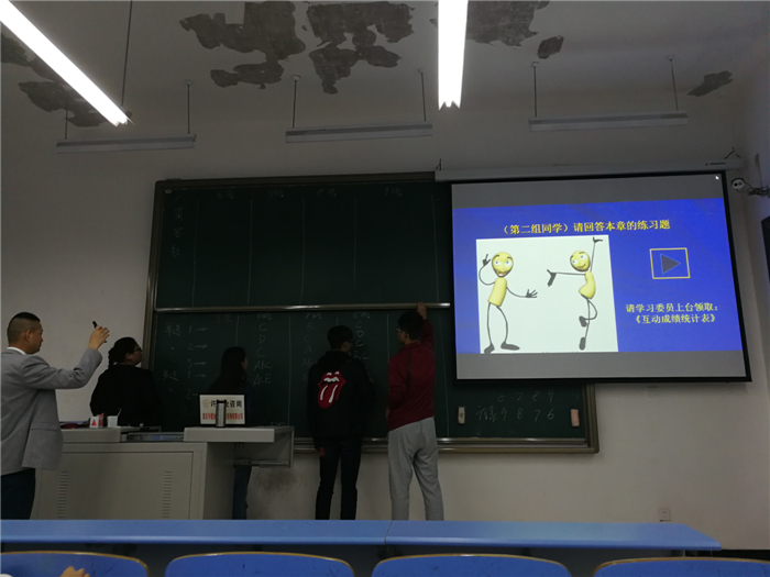 学生在i＆o教学互动一