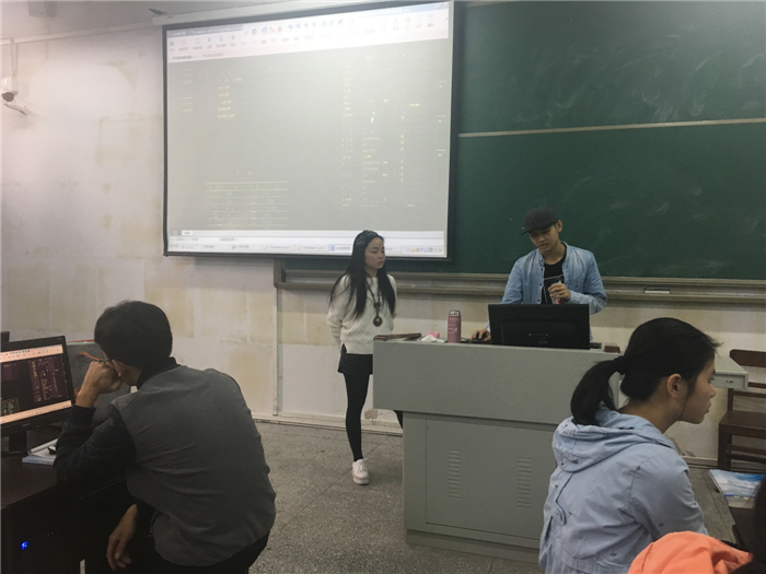学生在i＆o教学互动三