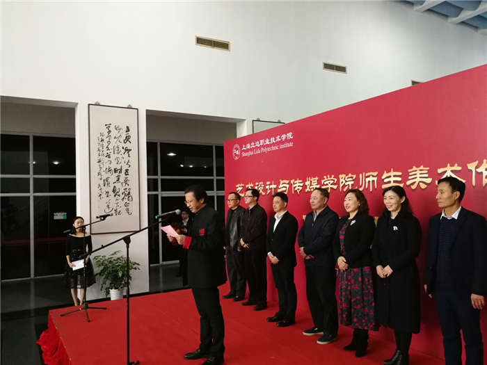 11.18交流生参观艺术传媒学院师生作品展3
