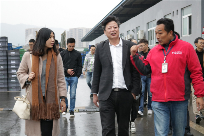 参观完后双方领导交流