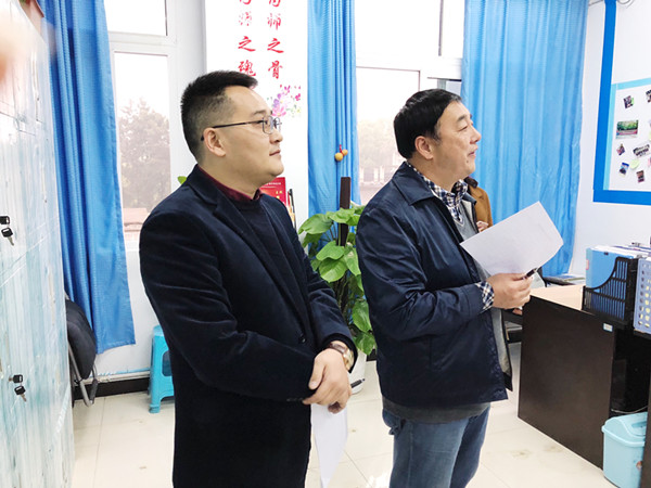 院长书记参观办公室_副本