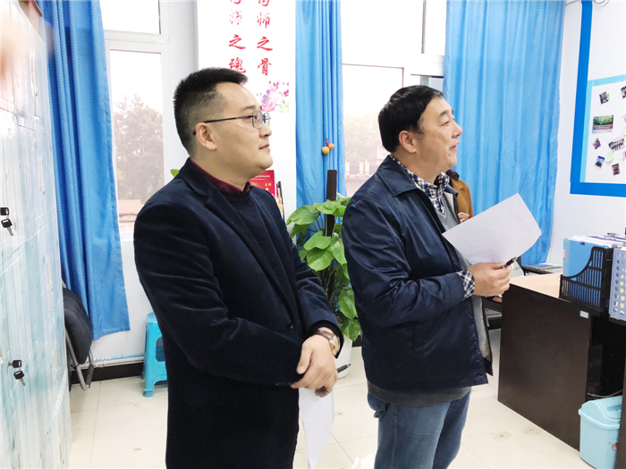 院长书记参观办公室