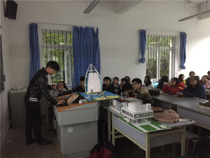 学生作品展示现场评图