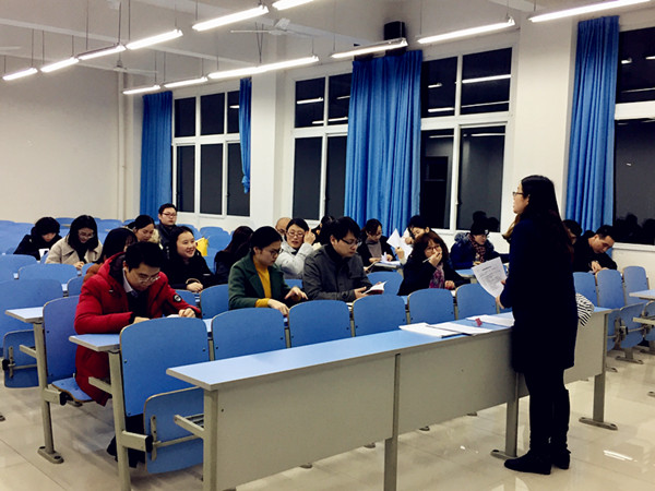 柴瑜同志主持学习党章2_副本