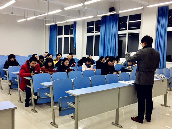 谢丹同志主持学习党章_副本