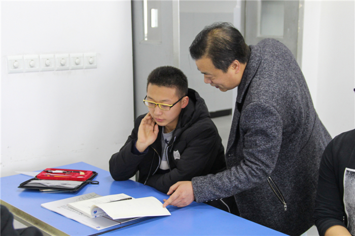 校领导带队进行教学检查2