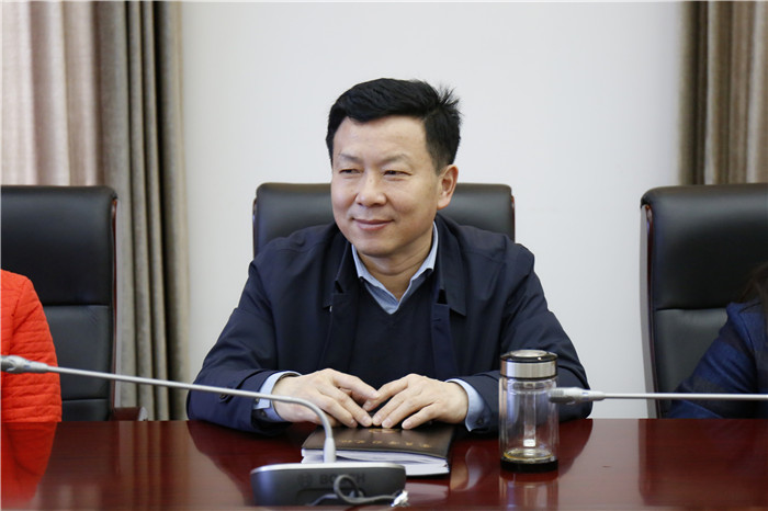 学校机关一支部开展民主评议党员活动4