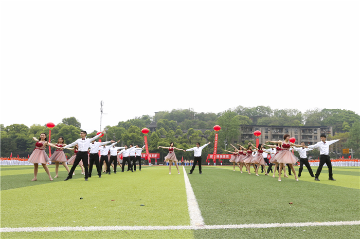 13 教职工集体舞