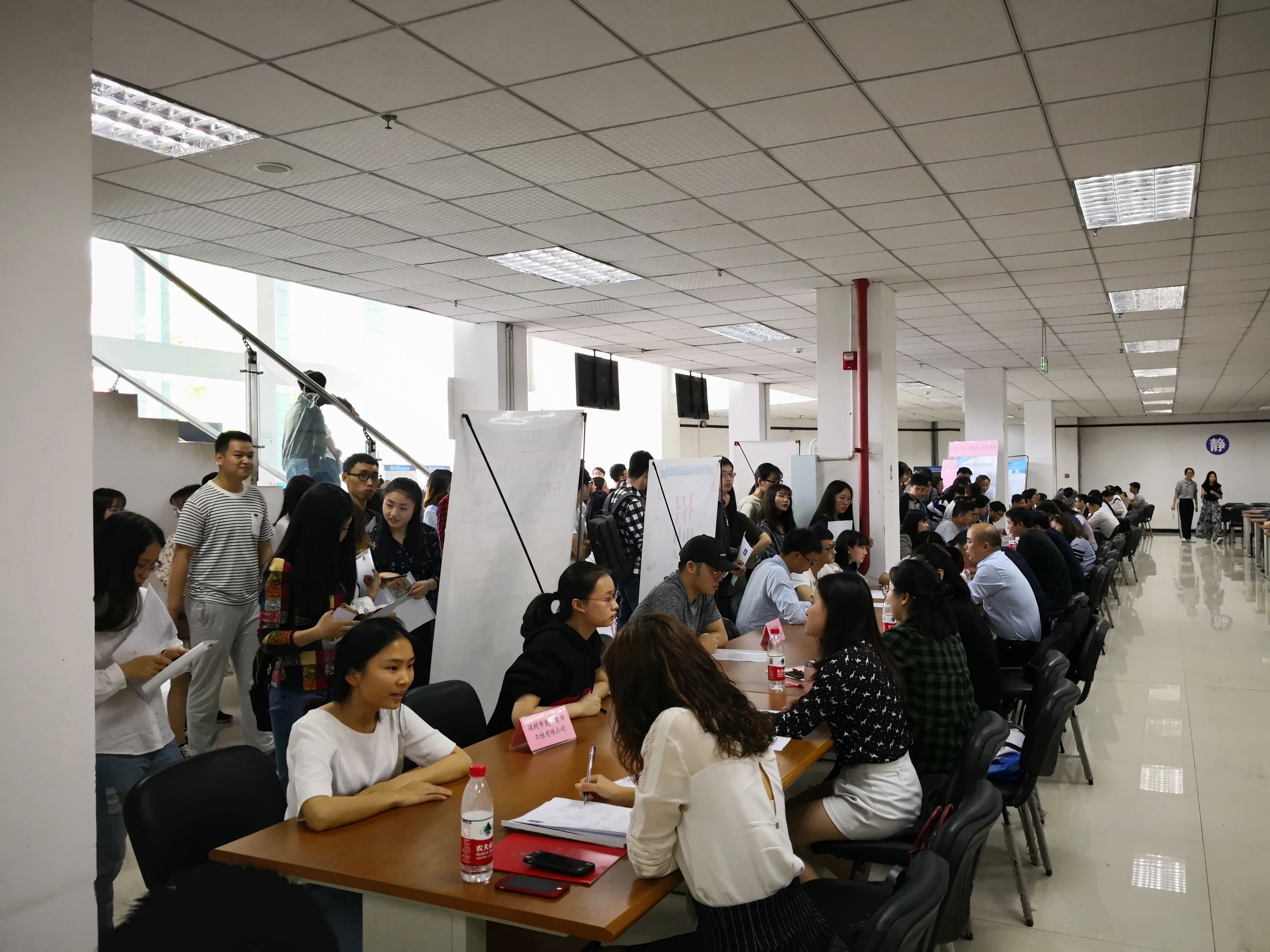 招聘会现场2