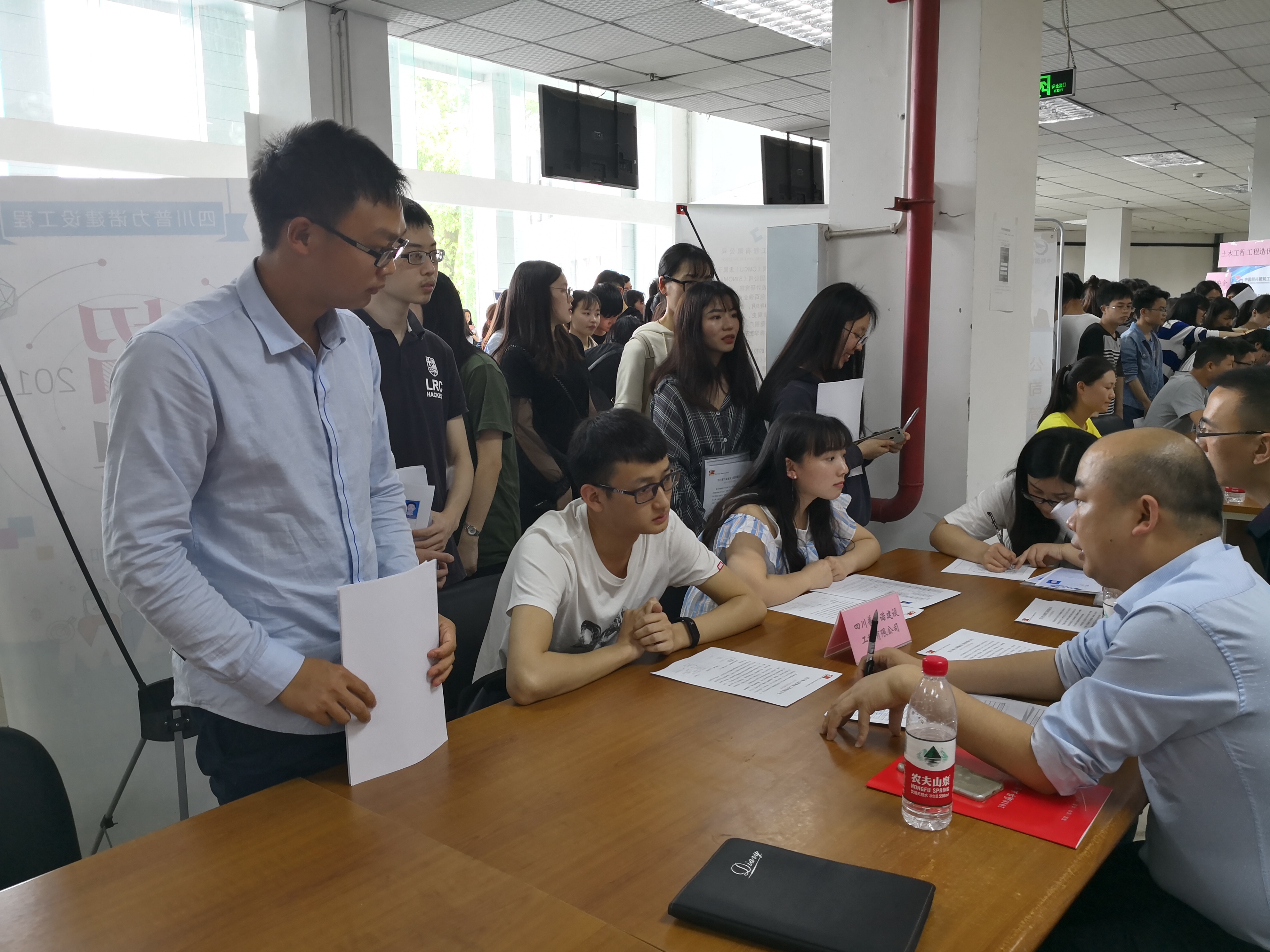 招聘会现场1