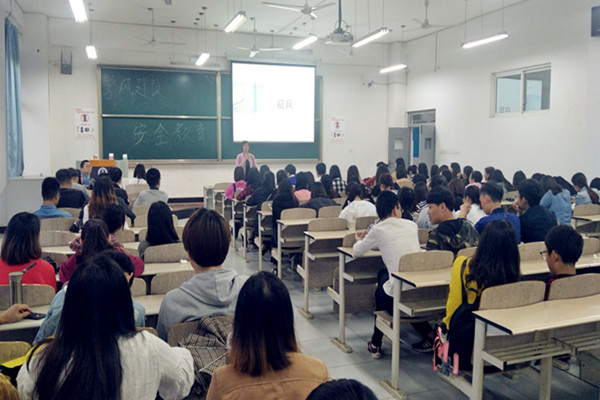 主题班会照片6_副本