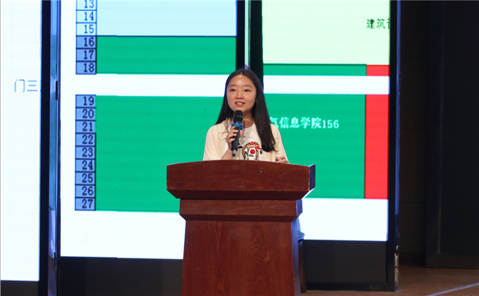 图2-胡迦老师介绍情况