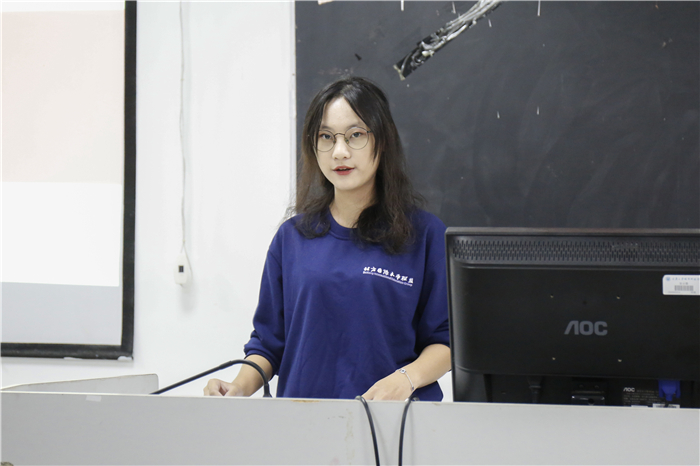 学生代表王秦寅子