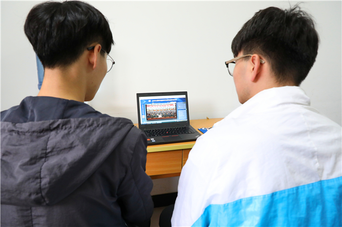 重庆大学城市科技学院组织师生收看2018年全国科学道德和学风建设宣讲教育报告会09