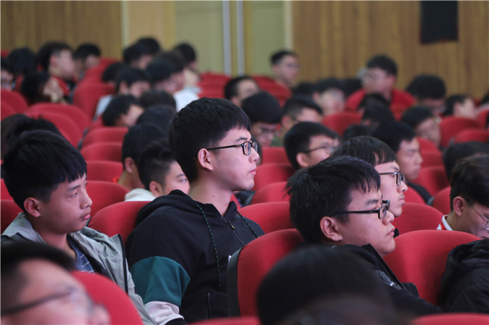 听讲同学2
