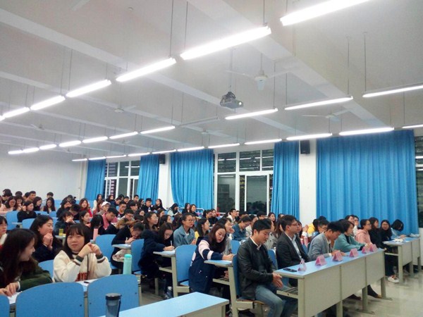 图片二：邓丽纯老师讲解_副本