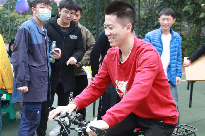 学生参与游戏1