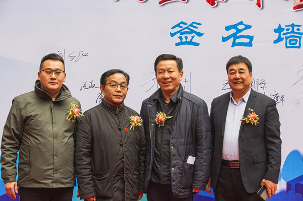 图片一1：刘董事长喜迎合作企业嘉宾_副本