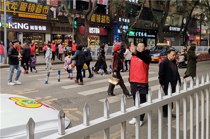 重大城科党员志愿者开展文明交通劝导活动 (1)