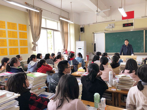 陈书记讲课_副本