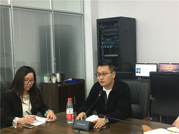 图8陈书记讲党课特写
