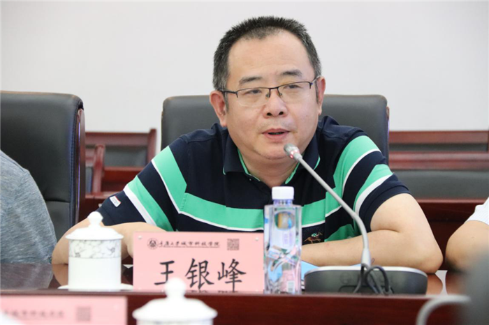 图片1学校党委书记、常务副校长王银峰对我校的基本情况进行介绍