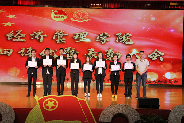 马书记颁奖_副本