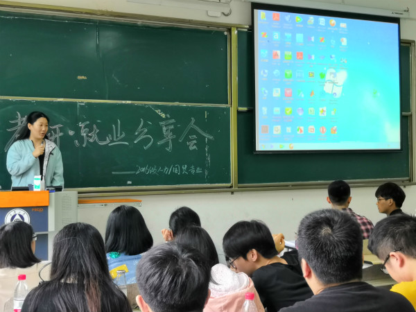 主持人杨倩_meitu_14