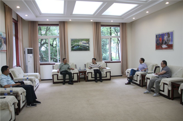 刘学民董事长与朱和胜座谈