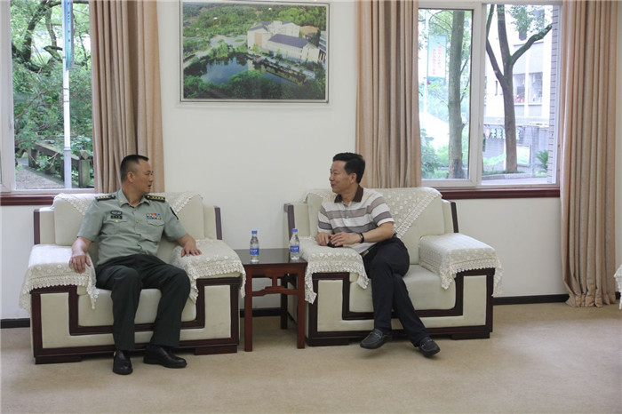 刘学民董事长和朱和胜座谈2