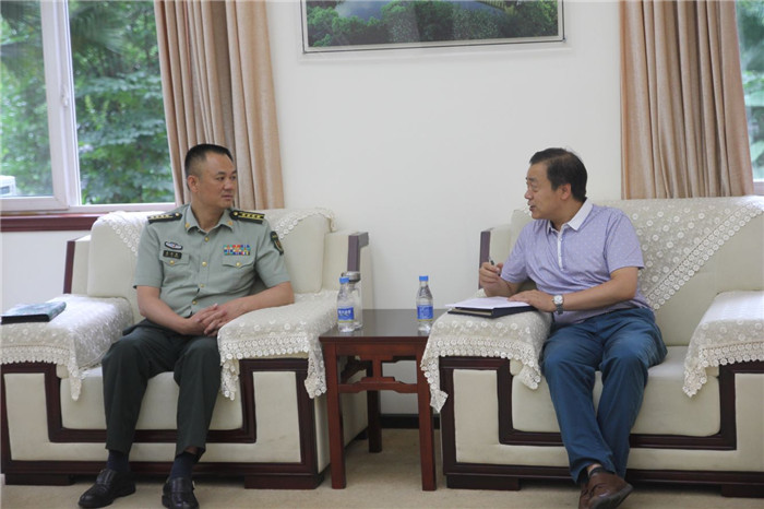 章锋云书记与朱和胜座谈