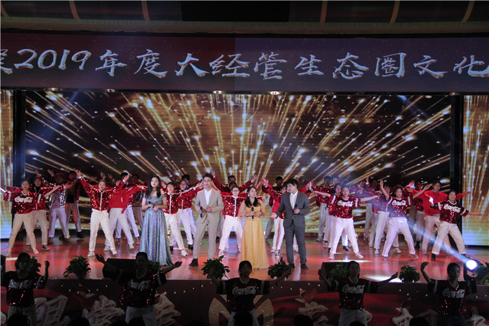 图十三 歌舞《相亲相爱》
