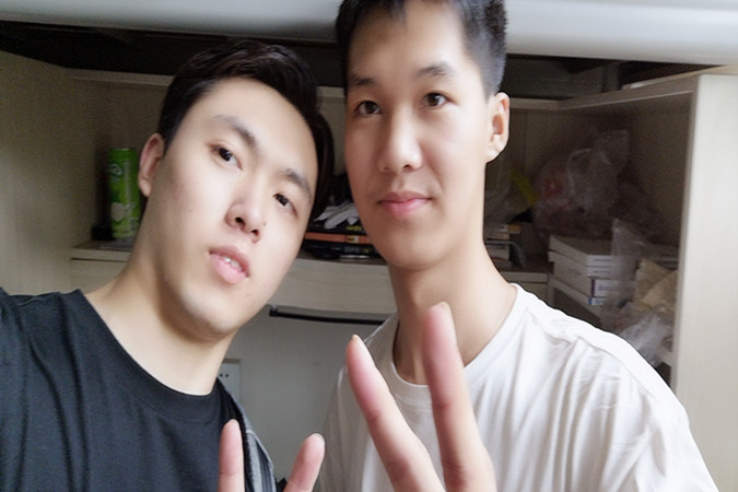 15-523宿舍--睡在我旁铺的兄弟