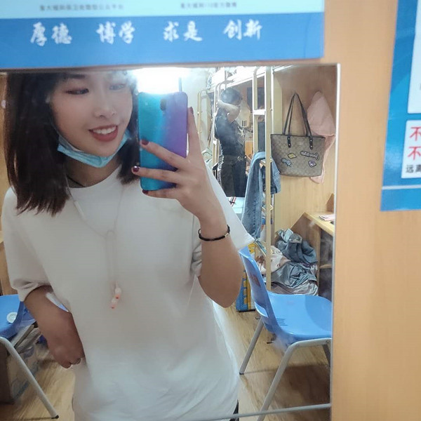 时刻不忘校训的美女班长大人_副本