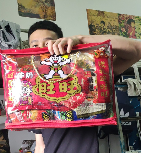 唐家豪宿舍打卡旺旺大礼包