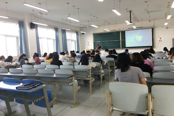 余婕妤老师所带的19会计学财管5-6班，经济数学 全勤 状态良好