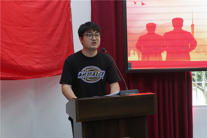 团学指导老师谢扬