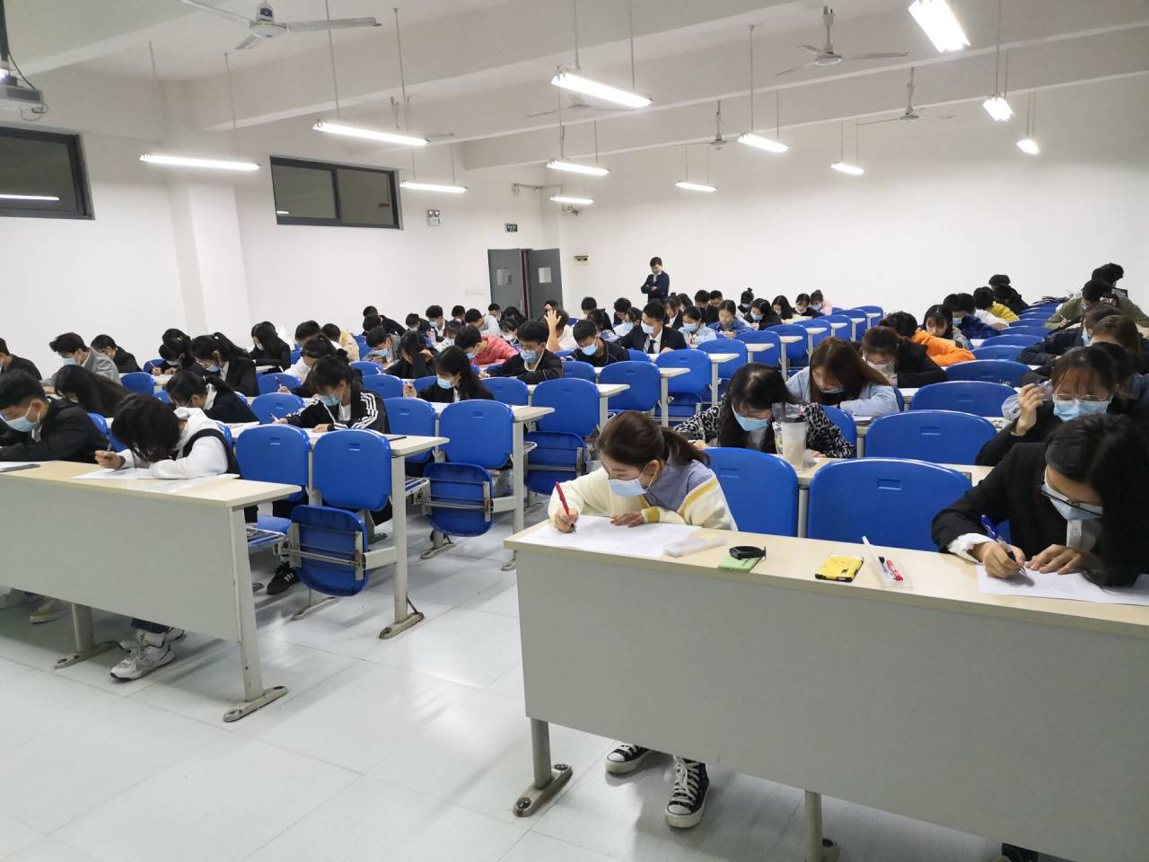图片1 图片1