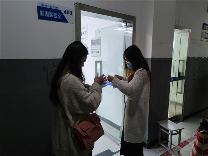 查验证件